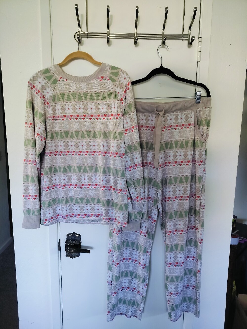 Festive Holiday Fair Isle 2-Piece Pajama Set Women's Medium - Trees & Snowflakes
